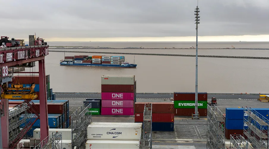 Coordinate container logistics and B2B freight distribution from our Portishead base.